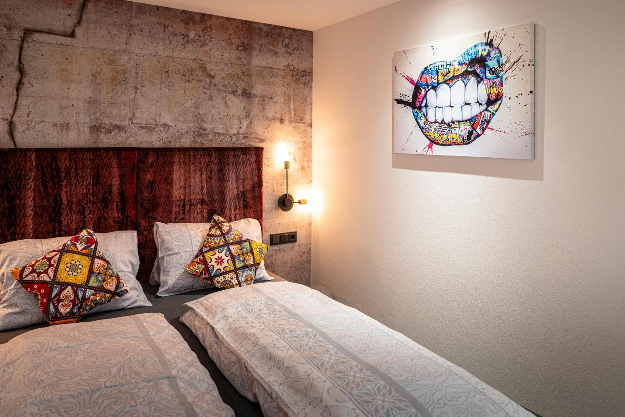 Philson Apartment *